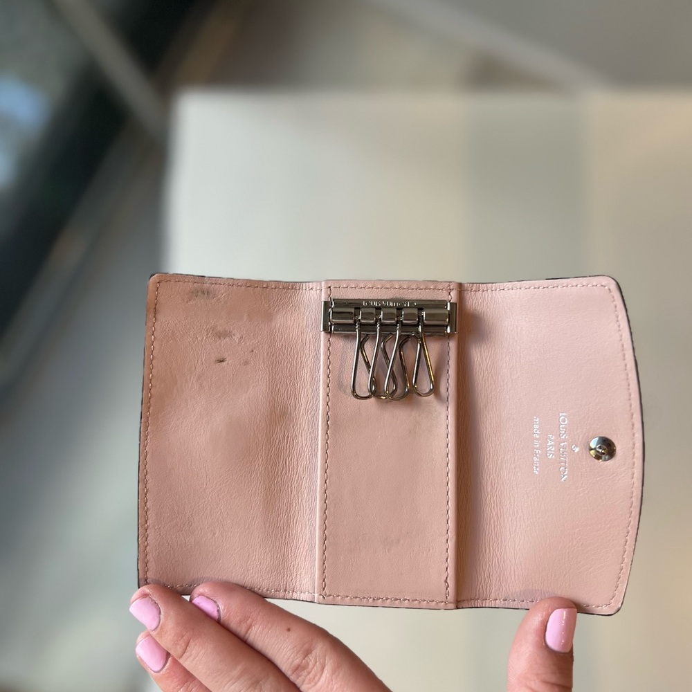 Louis Vuitton pink key case - Picture 6 of 6